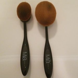Mia makeup brushes